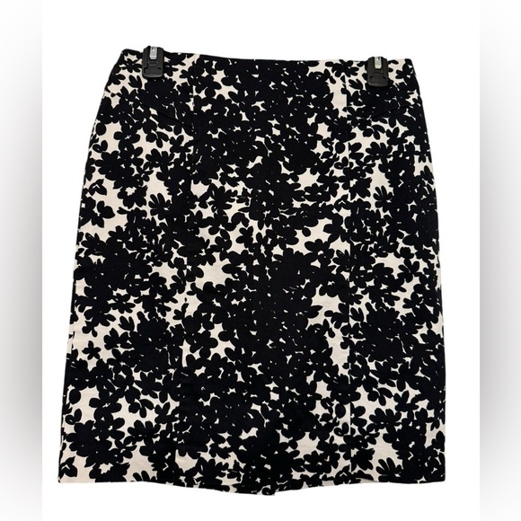 Ann Taylor Straight Pencil Skirt Size 2 - Picture 1 of 5